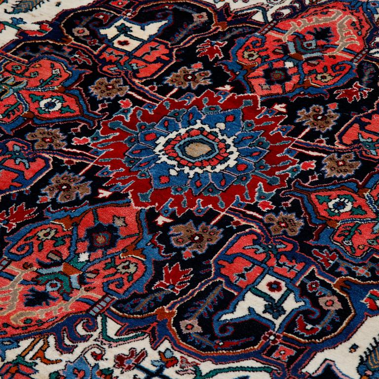 A carpet, semi-antique Bidjar, ca 314 x 222 cm.