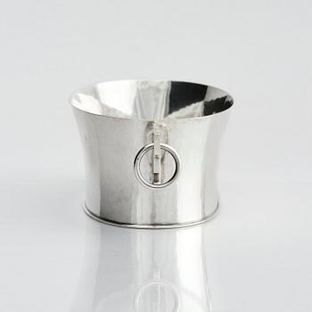 Gunnar Cyrén, a sterling silver bowl with handles, Gävle 1989.