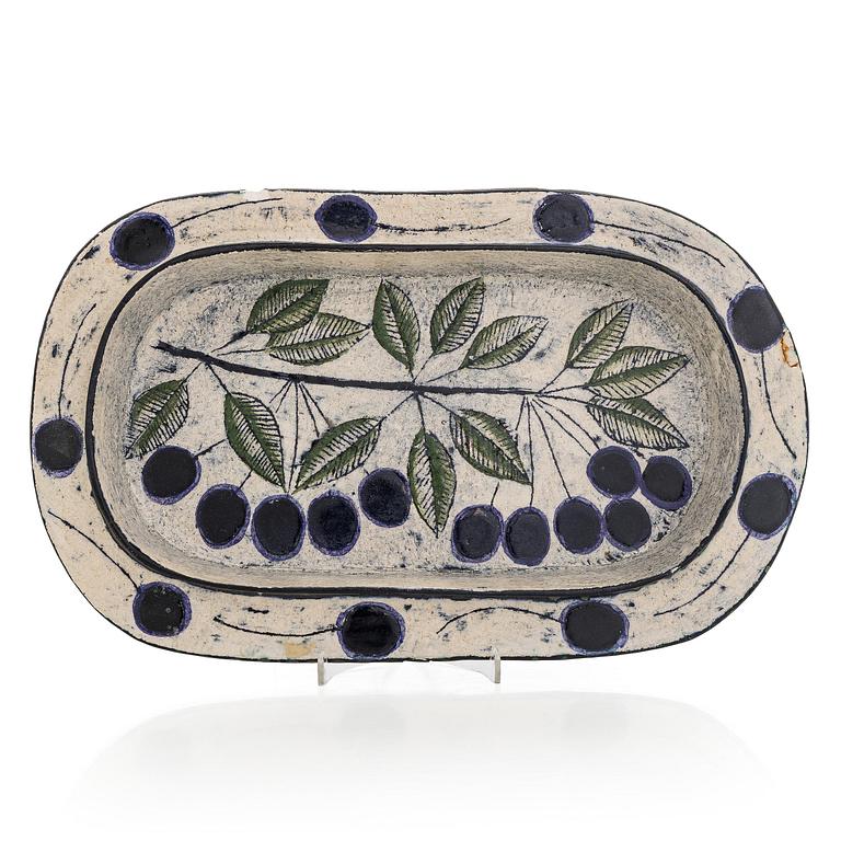 Birger Kaipiainen, a ceramic decorative plate, signed Kaipiainen.