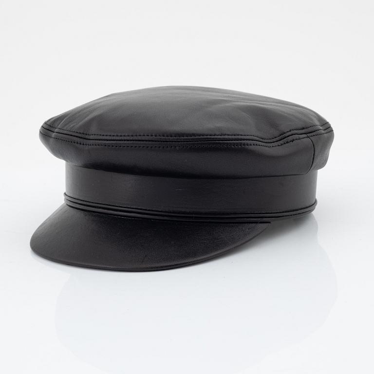 Céline, a leather hat, size M.