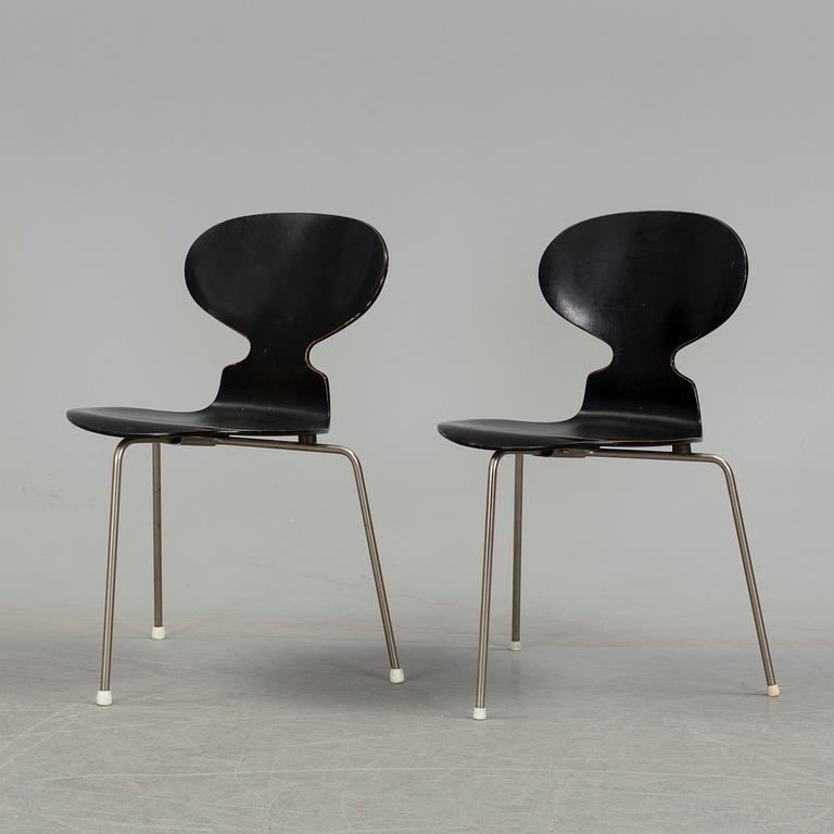 ARNE JACOBSEN, stolar, ett par, "Myran", Fritz Hansen, Danmark, formgiven 1952.