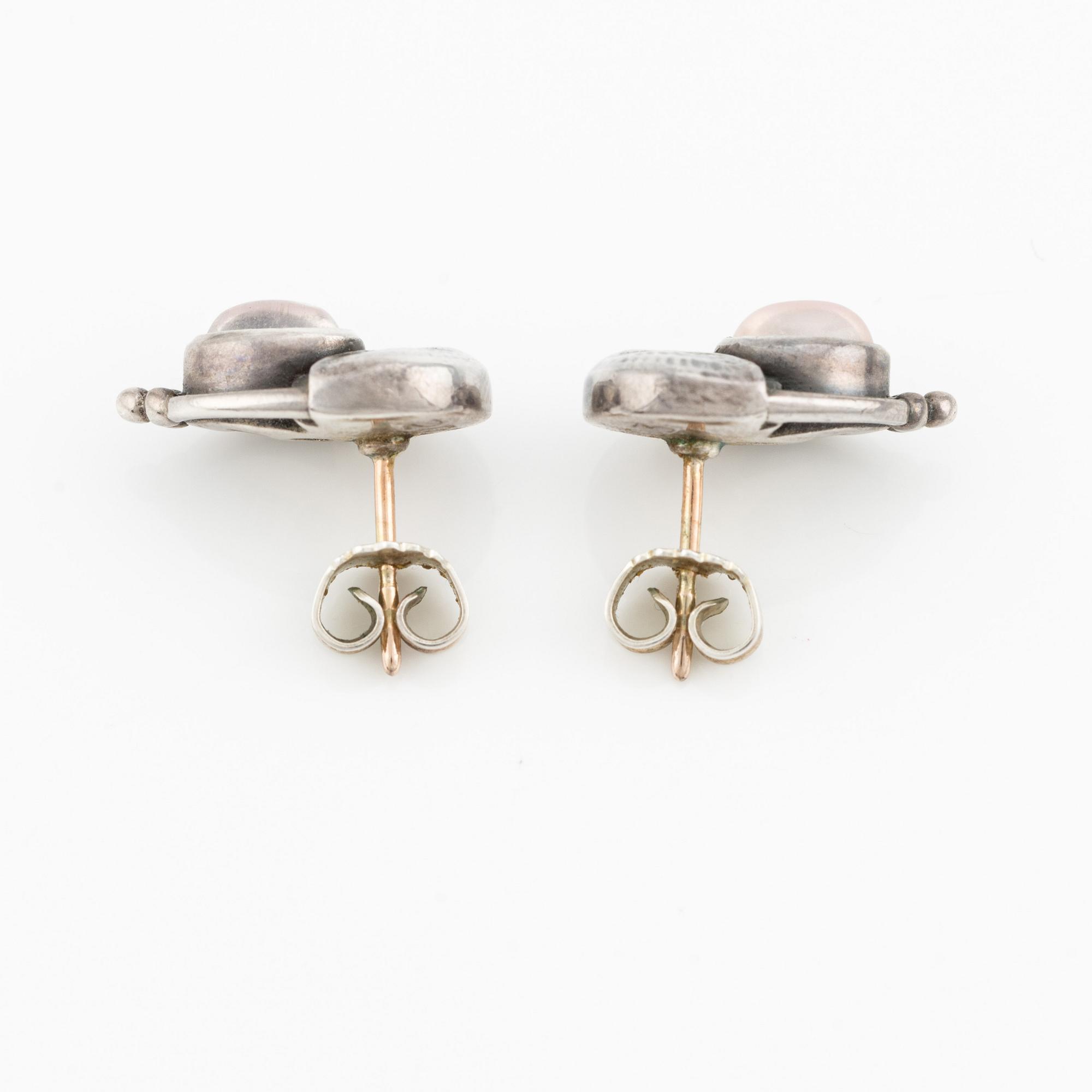 Georg Jensen, ett par örhängen, sterlingsilver med rosa kvarts, "Hertitage" från 2003.