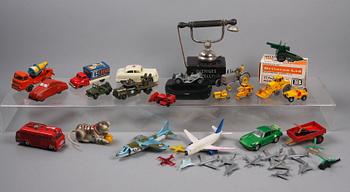 PARTI LEKSAKER, ca 30 st, bl.a Dinky toys och Tekno.