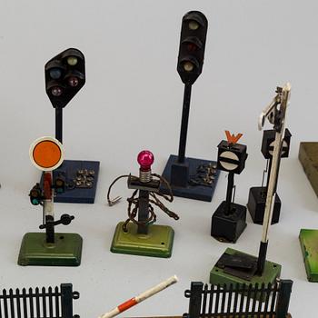 16 parts of train appendage, including Märklin Germany, first half of the 20th century.