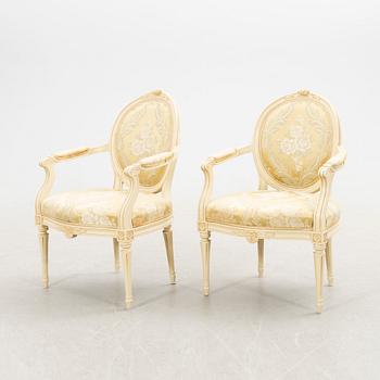 Karmstolar ett par Gustaviansk stil 1900-talets mitt.