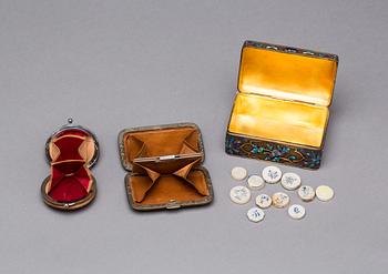 DOSA SAMT PLÅNBÖCKER 2 st. Bland annat silverhalt 800.