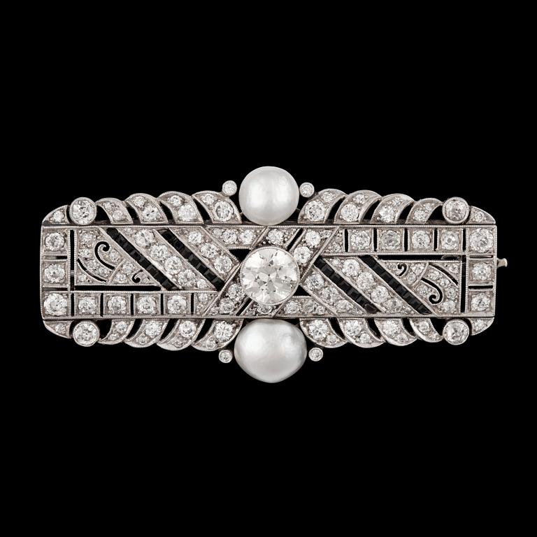 A pearl, sapphire and diamond  total circa 4.00 cts, Art Déco brooch.