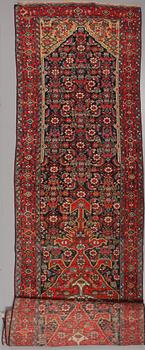 MATTA, troligen Malayer, 101x505 cm, 1900-talets andra hälft.