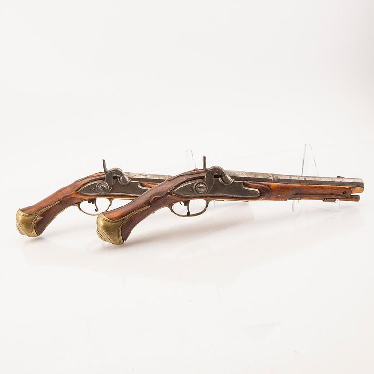 Pistoler ett par, slaglås 1700- / 1800-tal.