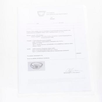 Ring, 18K guld, safir och briljantslipade diamanter, England.