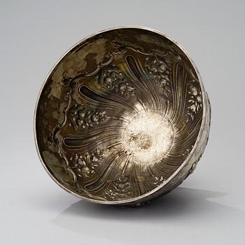 BOWL, silver, Sheffield 1897, weight 560 g.