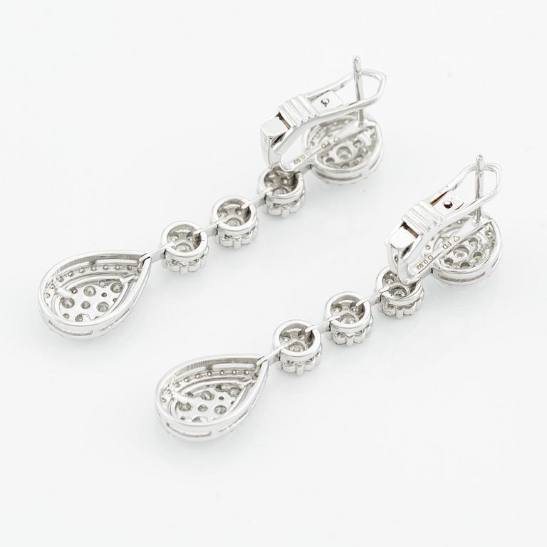 Earrings, with brilliant-cut diamonds.