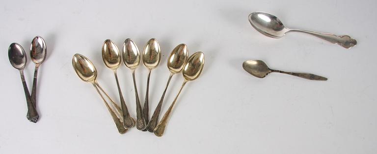 KAFFE- och TESKEDAR, 28 st, silver, olika stämplar o modeller.