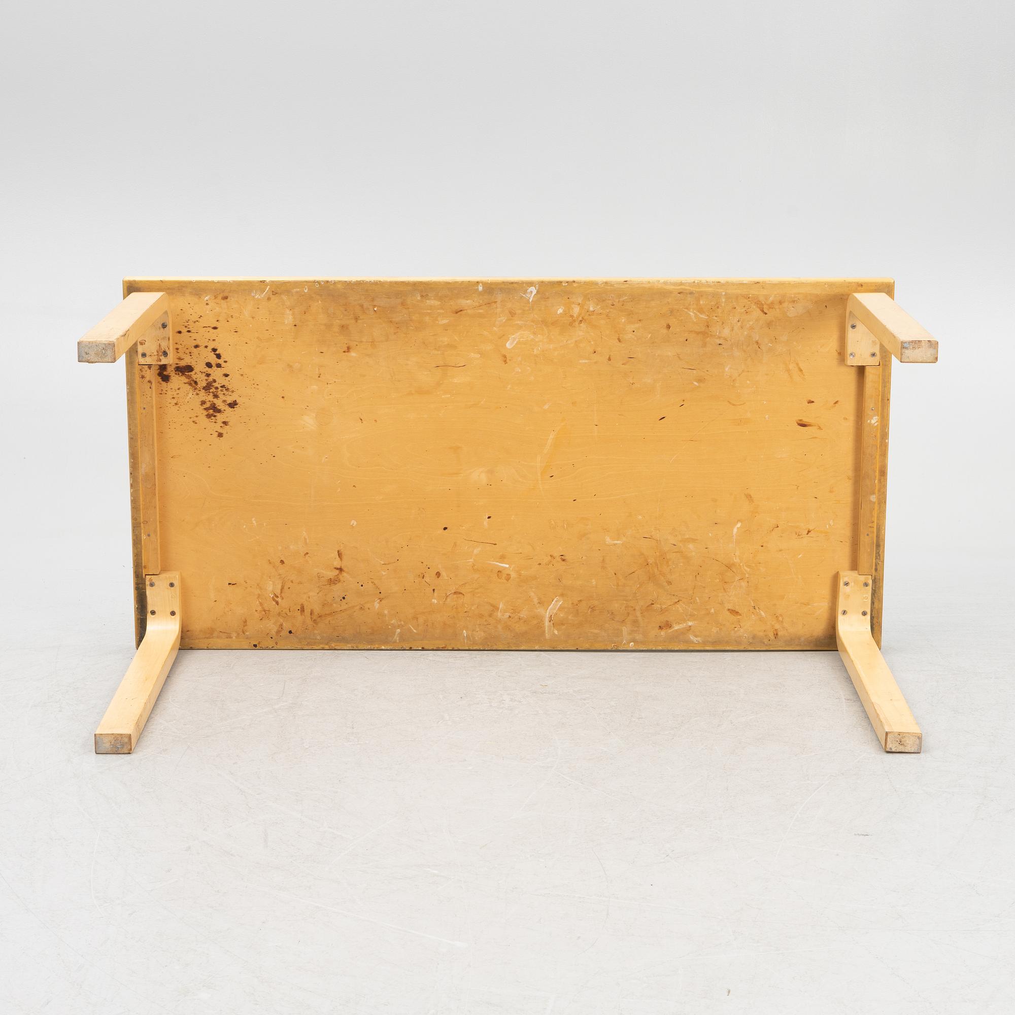 Alvar Aalto, a model '97' dining table, Artek, Finland.