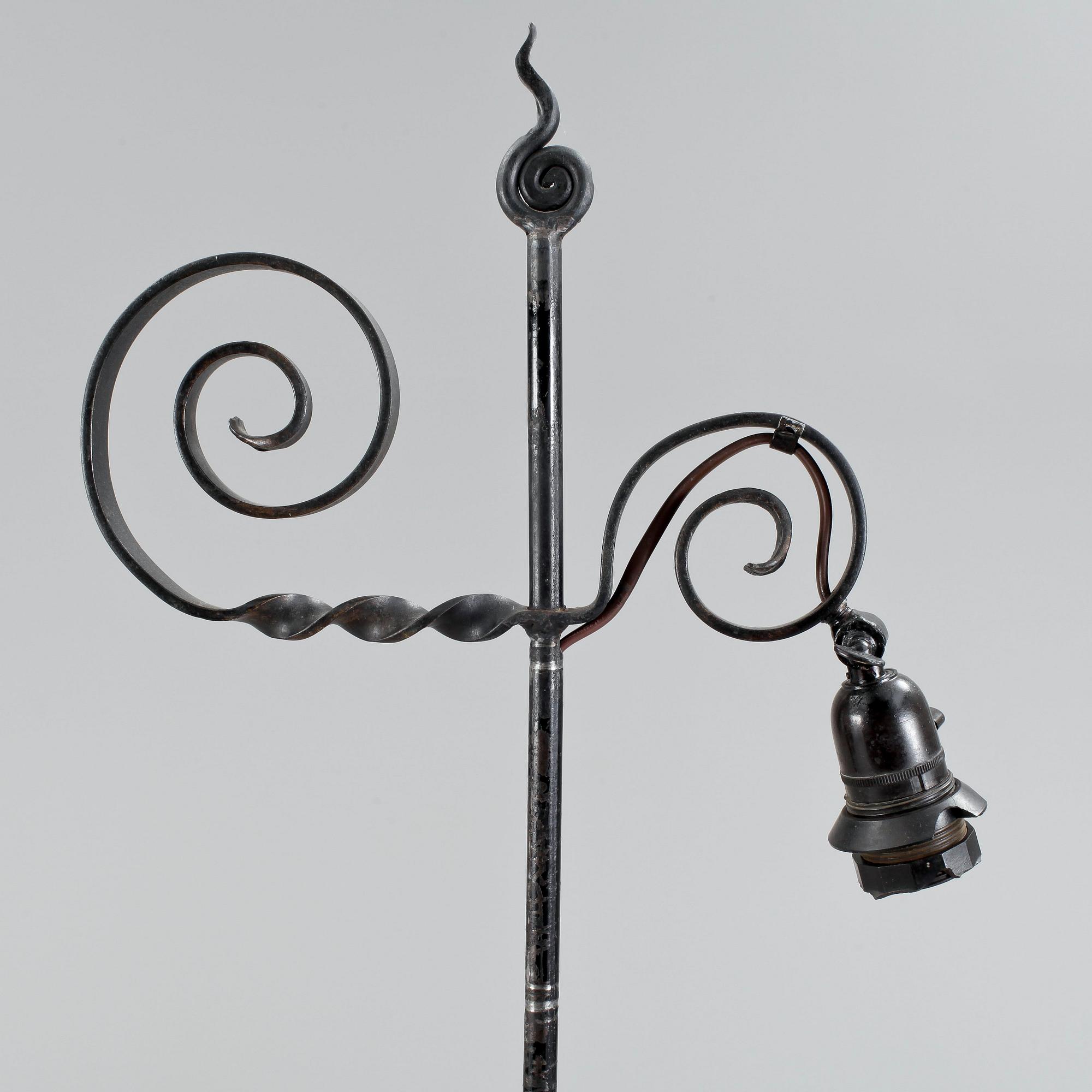 GOLVLAMPA, 1900-talets första hälft.