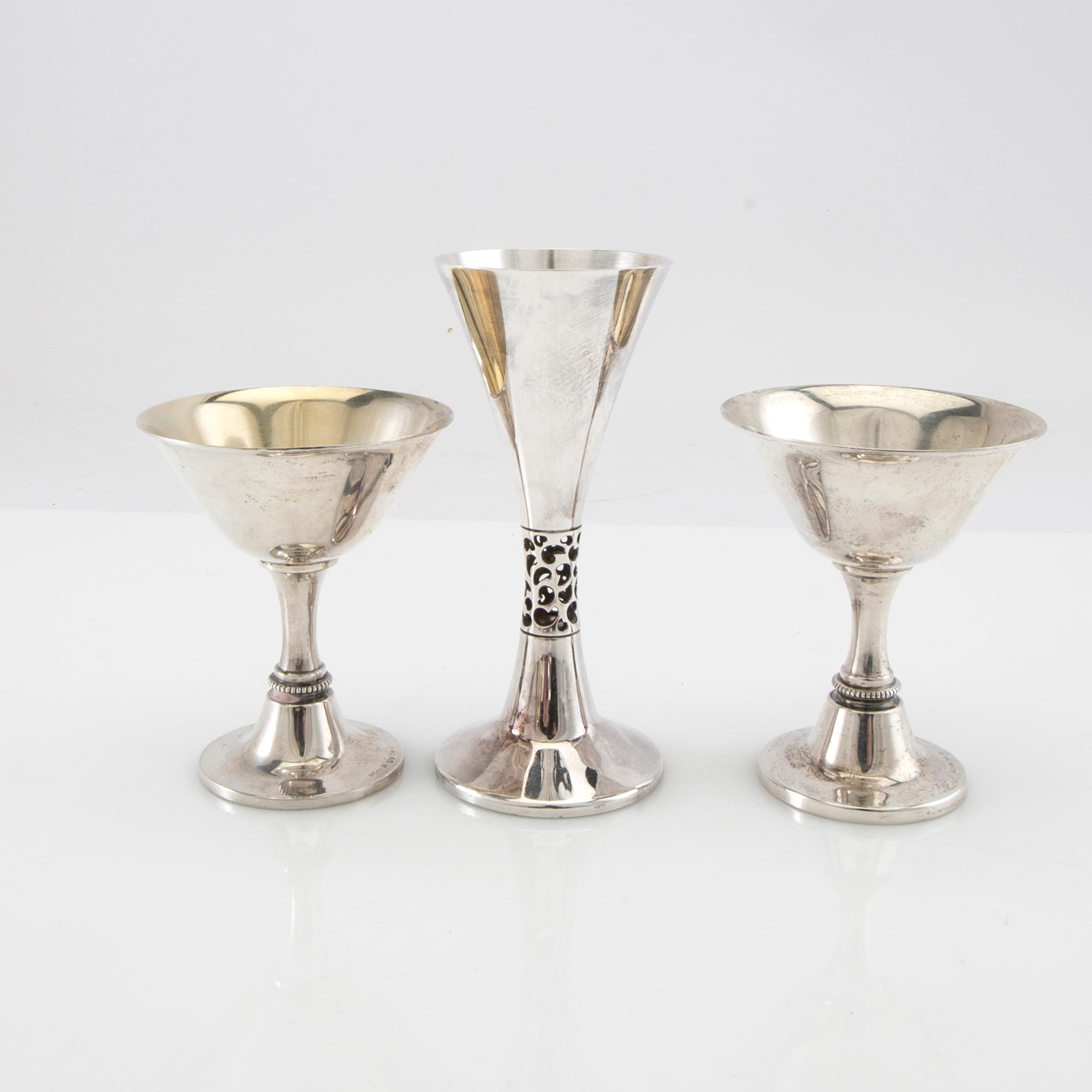 Punch mugs 6+2 and cocktail glasses 2+1 pcs silver.