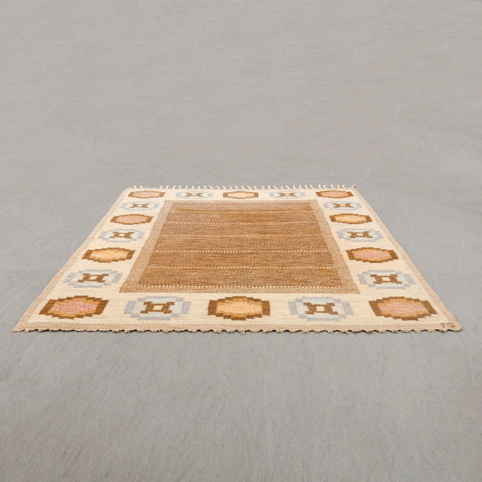 Ingegerd Silow, rug, flat weave, signed IS, approx. 207 x 136 cm.