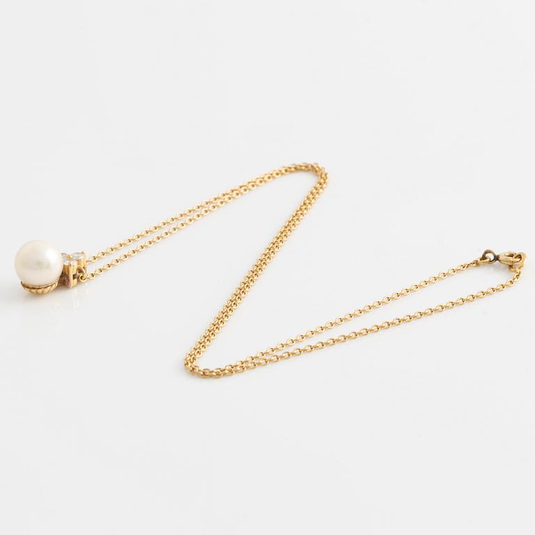 Collier, with a cultured pearl and brilliant-cut diamonds.