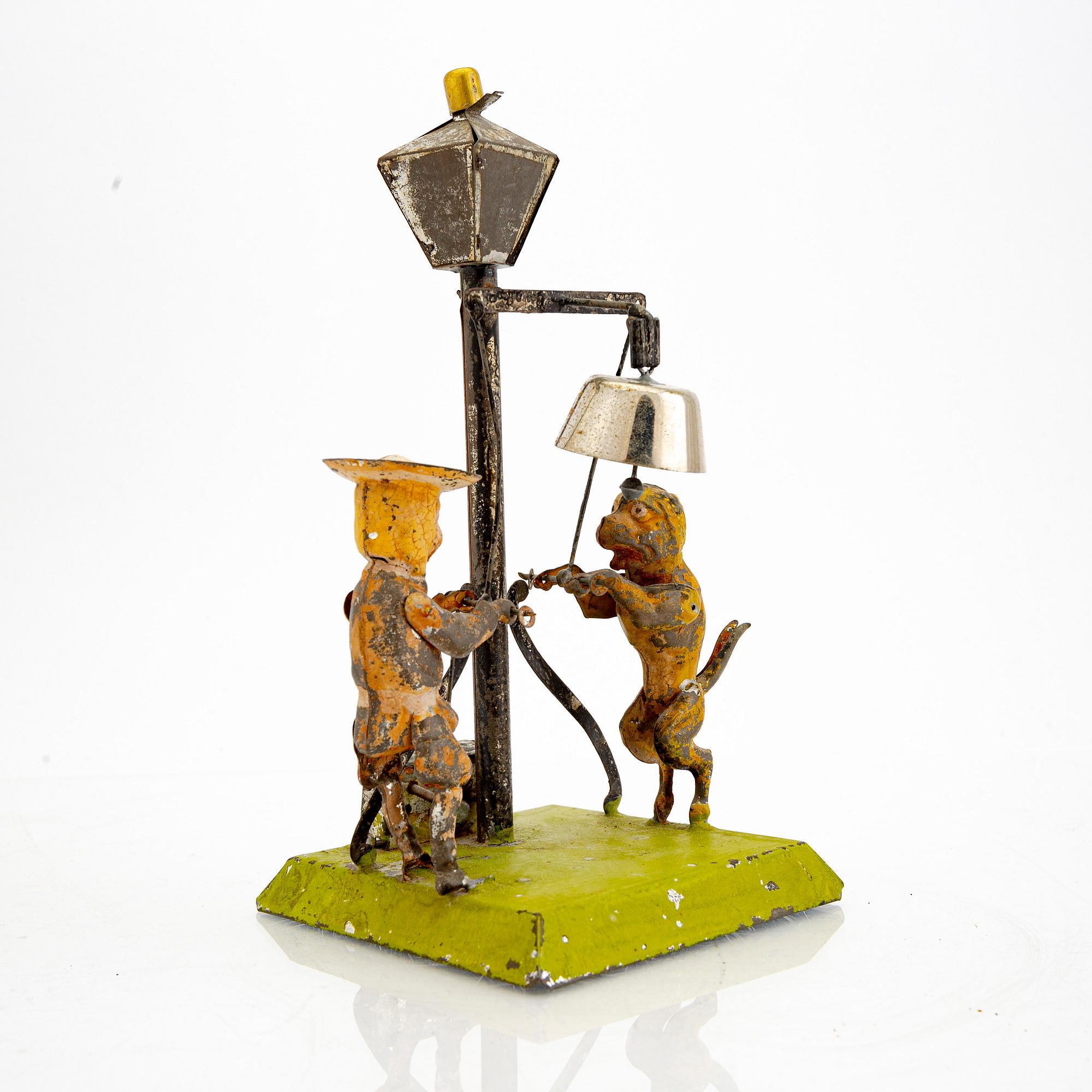An early 1900s tin toy probably Germany.