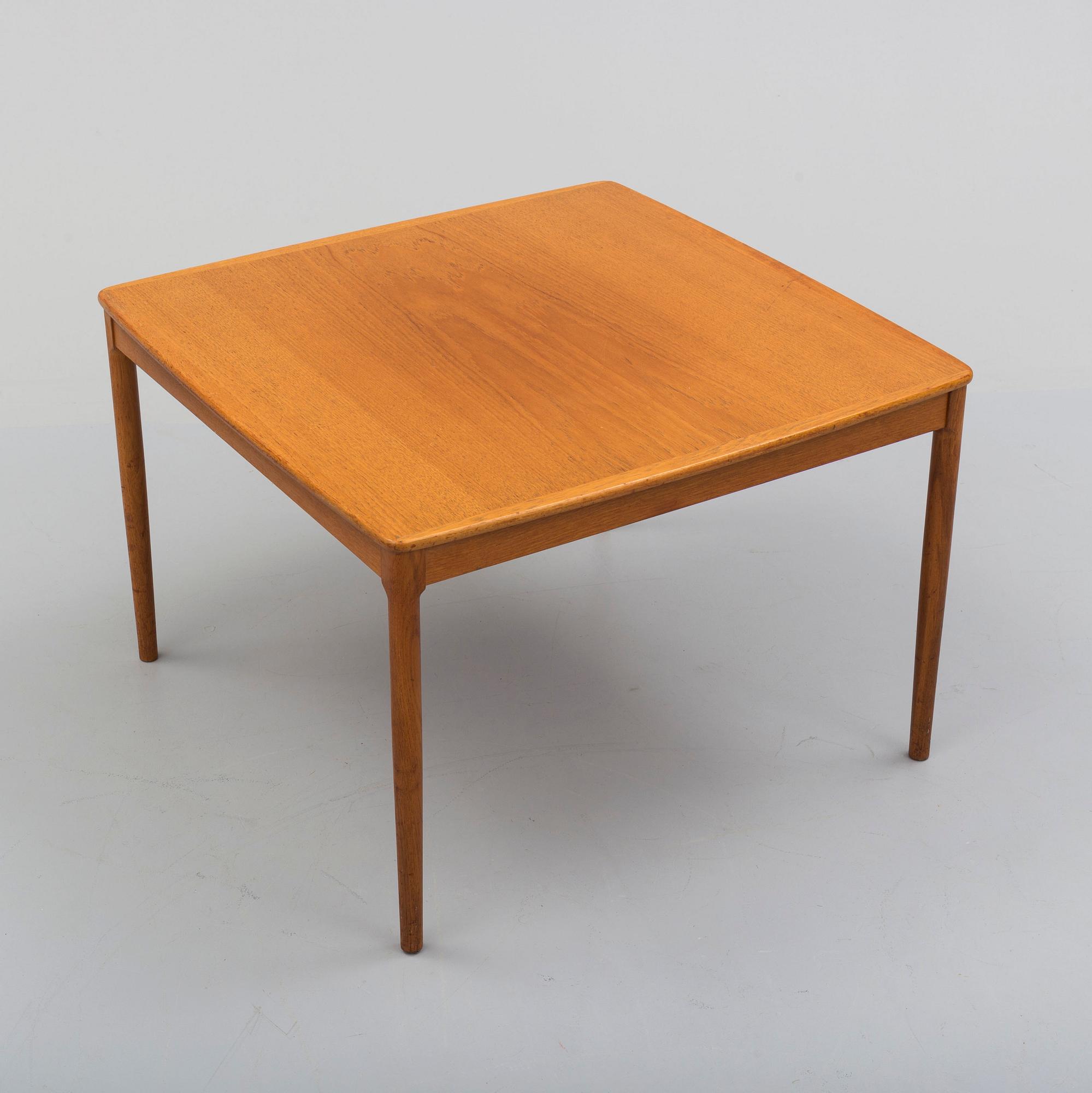 A second half of the 20th century coffee table, designed by Yngvar Sandström, AB Seffle Möbelfabrik, Sweden.
