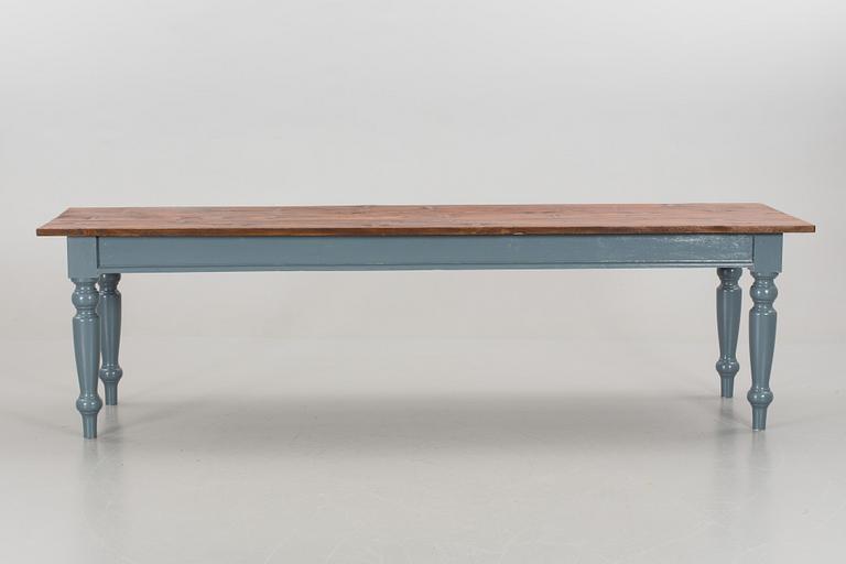 An early 1900's dining table.