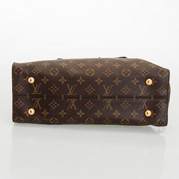 Louis Vuitton, a 'Tuileries' bag.