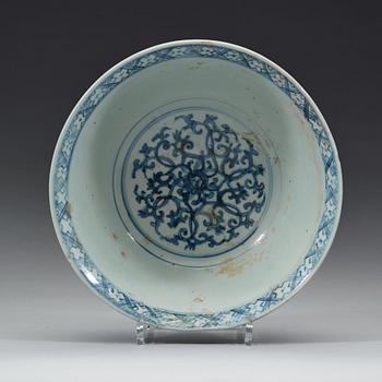 A blue and white porcelain bowl, Ming dynasty (1368-1644).