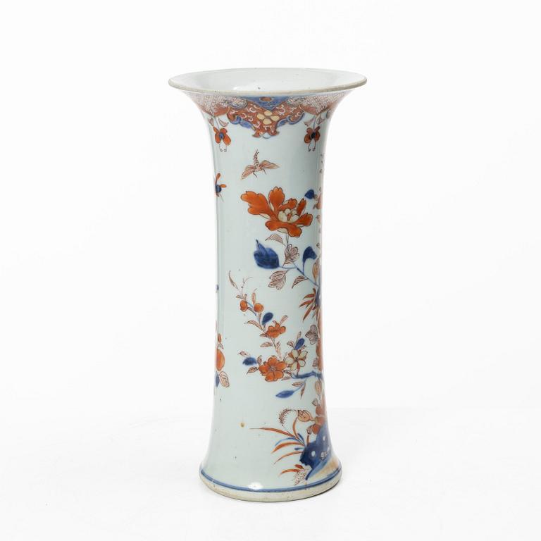 A porcelain vase, China, 18th century.