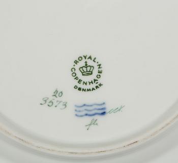 ASSIETTER, 2 st, porslin, modell "3573", "Flora Danica", Royal Copenhagen.