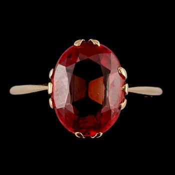 RINGAR 3 st, 18k guld med fasettslipad almandit respektive diamanter, 1900-tal. Vikt 6 g.