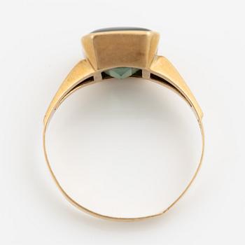 Ring 18K guld med syntetisk grön spinell.