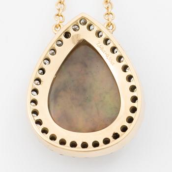 Necklace in 18K gold with a drop-shaped opal and octagon-cut diamonds.