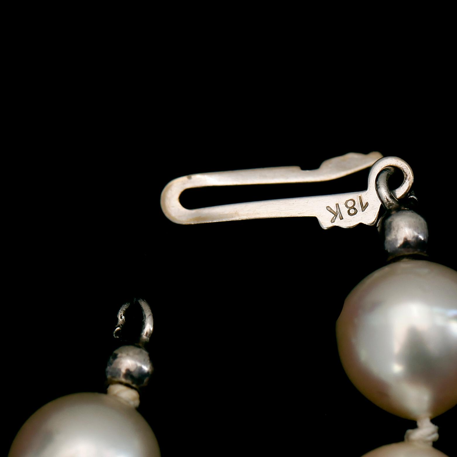COLLIER, odlade pärlor, lås 18K vitguld.