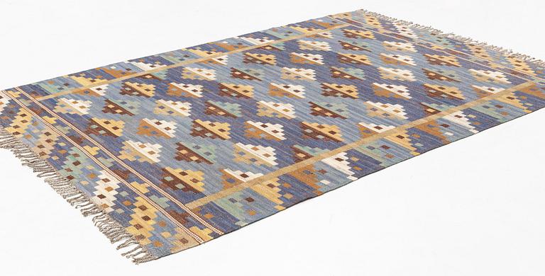 Märta Måås-Fjetterström, a carpet "'Blå natt och dag", rölakan, ca 293 x 205 cm, signed MMF.