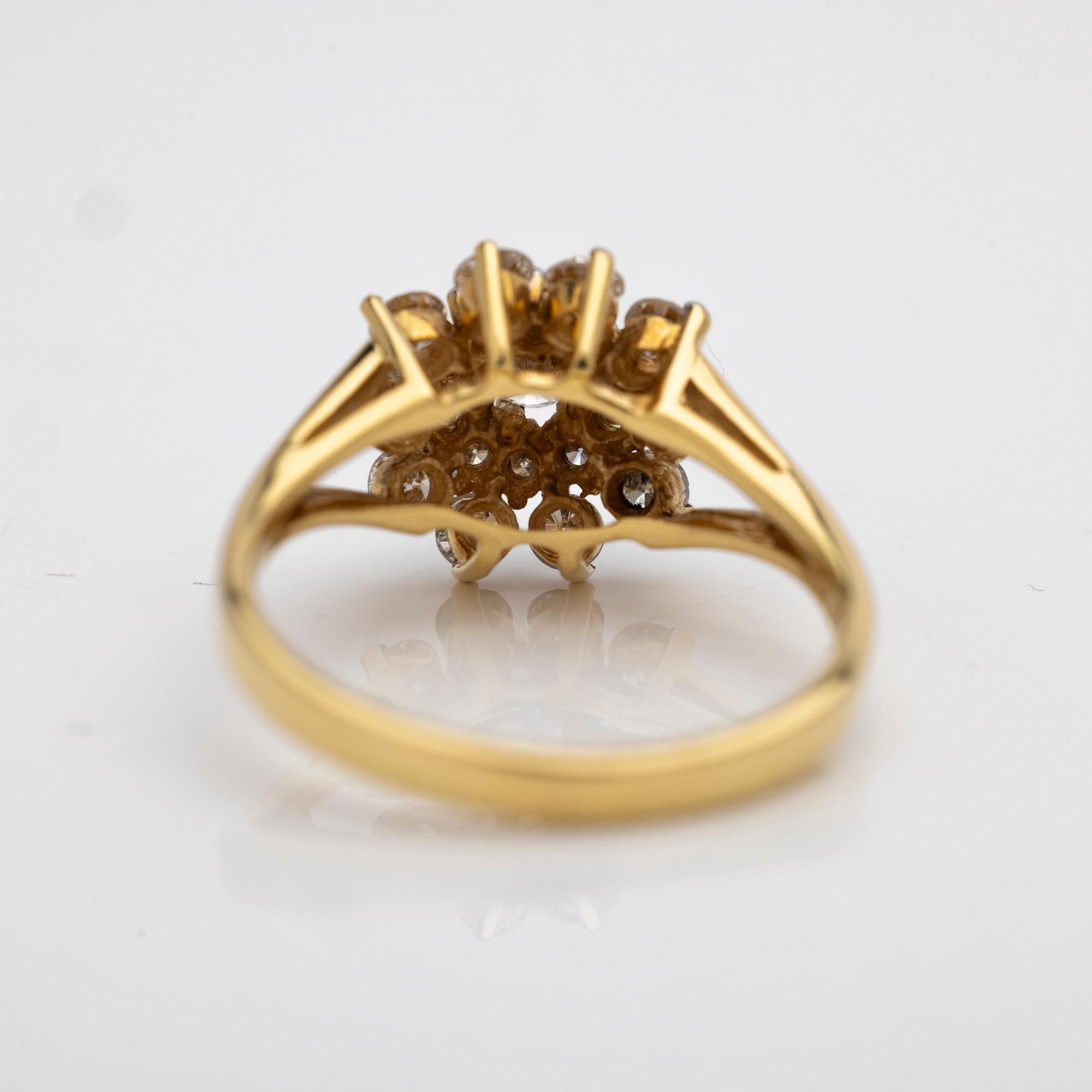 Carmoséring, 18k rött guld med briljantslipade diamanter.