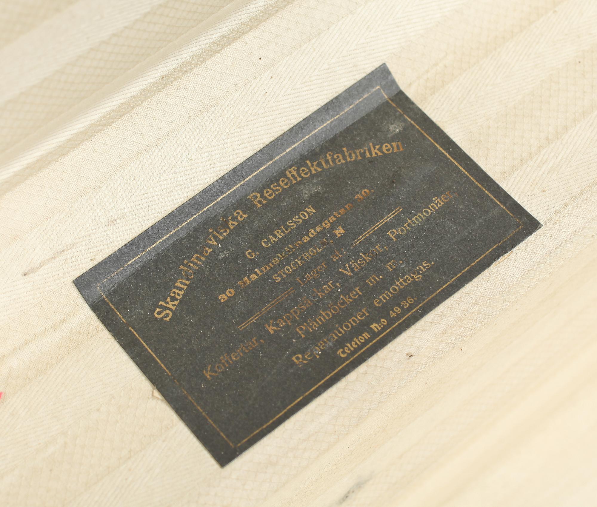KOFFERTAR, 2 st, Skandinaviska Reseffektfabriken, Stockholm samt Altermobruk, Målerås, omkring sekelskiftet 1800/1900.
