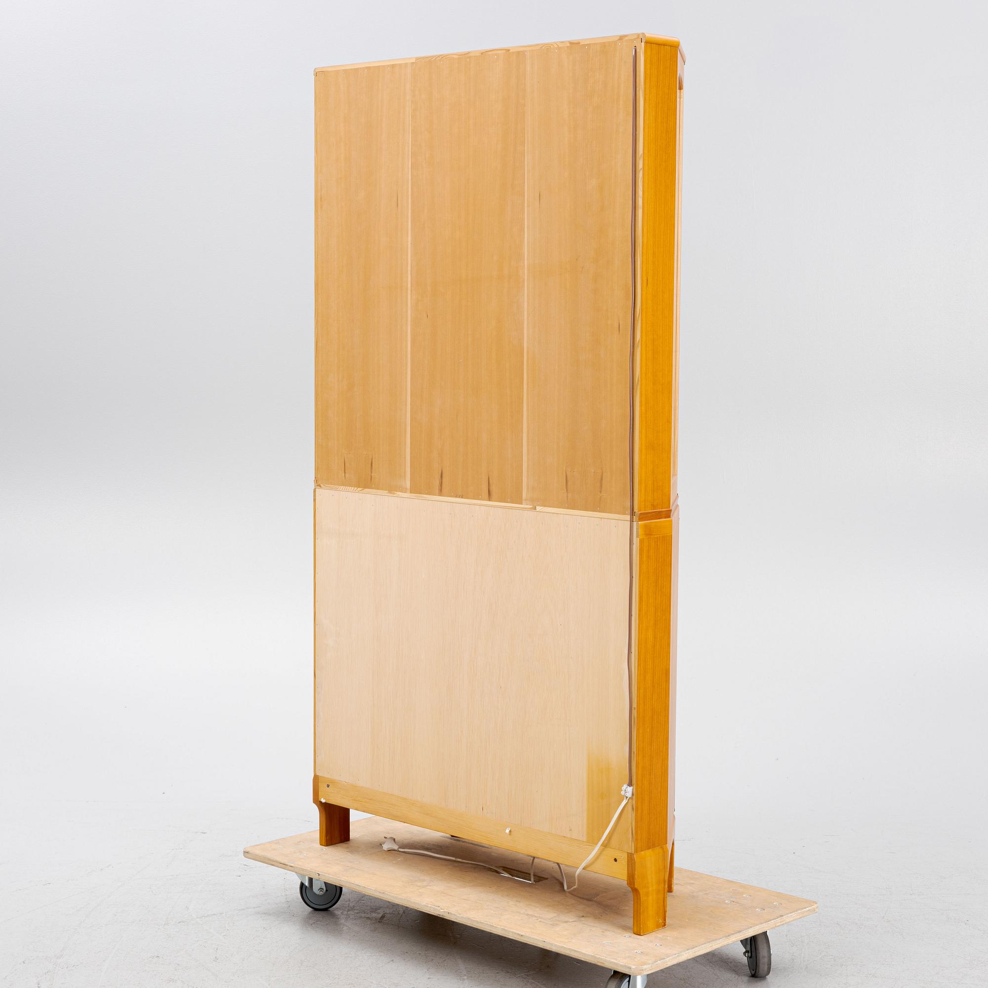 Carl Malmsten,  vitrinskåp, "Undantaget", 1900-talelts slut.