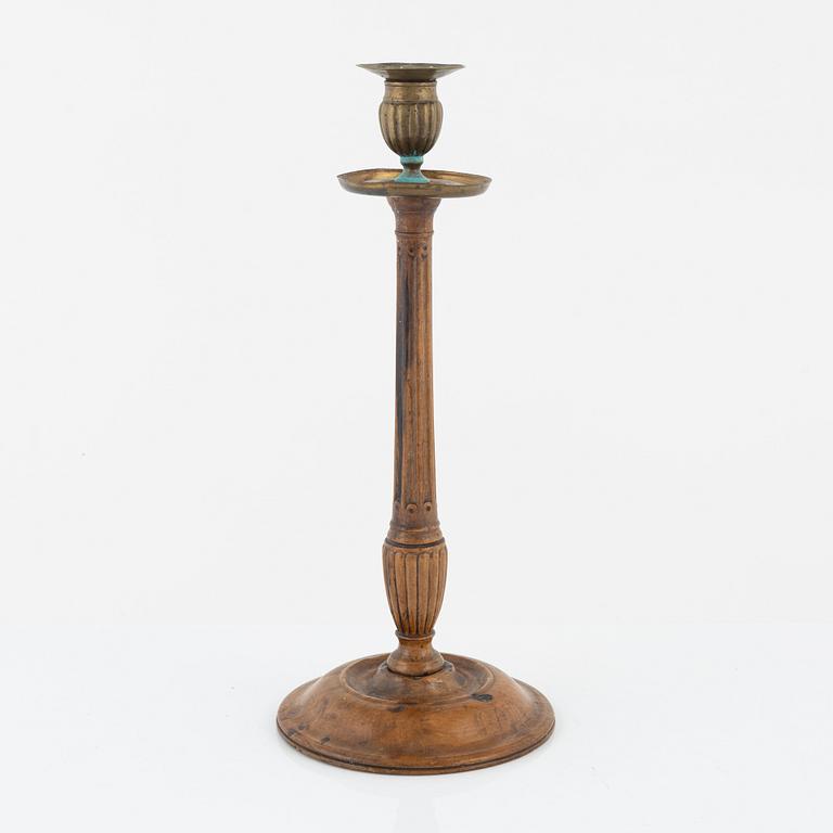 A George III mahogany and brass candlestick, circa 1800.