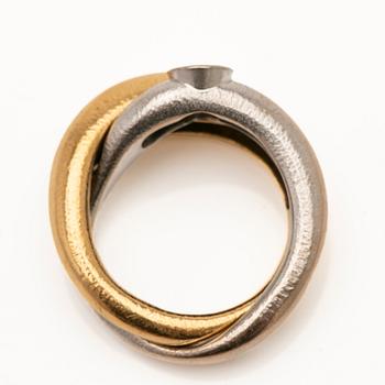 Ole Lynggaard, Ring, "Fidelity", 18K guld och vitguld med en rund briljantslipad diamant ca 0.32 ct.