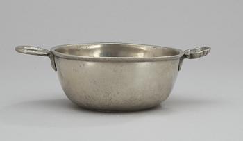 726. A Swedish pewter kuksa. Makers mark by Anders Näsman, Hudiksvall (1831-1839).