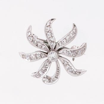 Brooch 18K white gold and various cut diamonds.