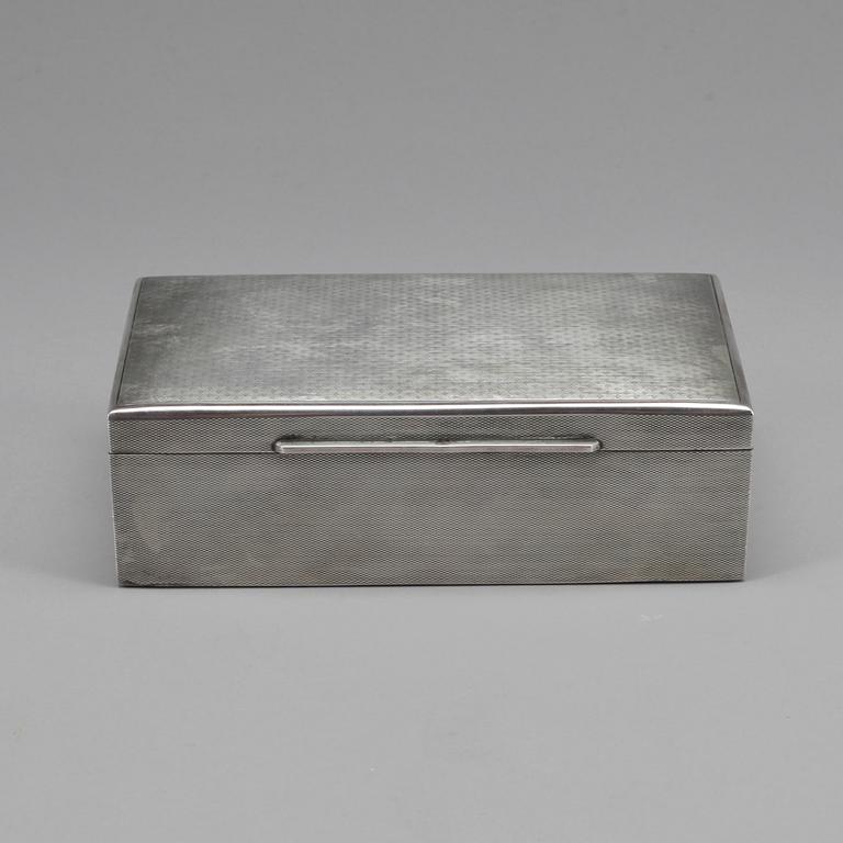 CIGARETTSKRIN, sterling silver, 1900-talets första hälft.