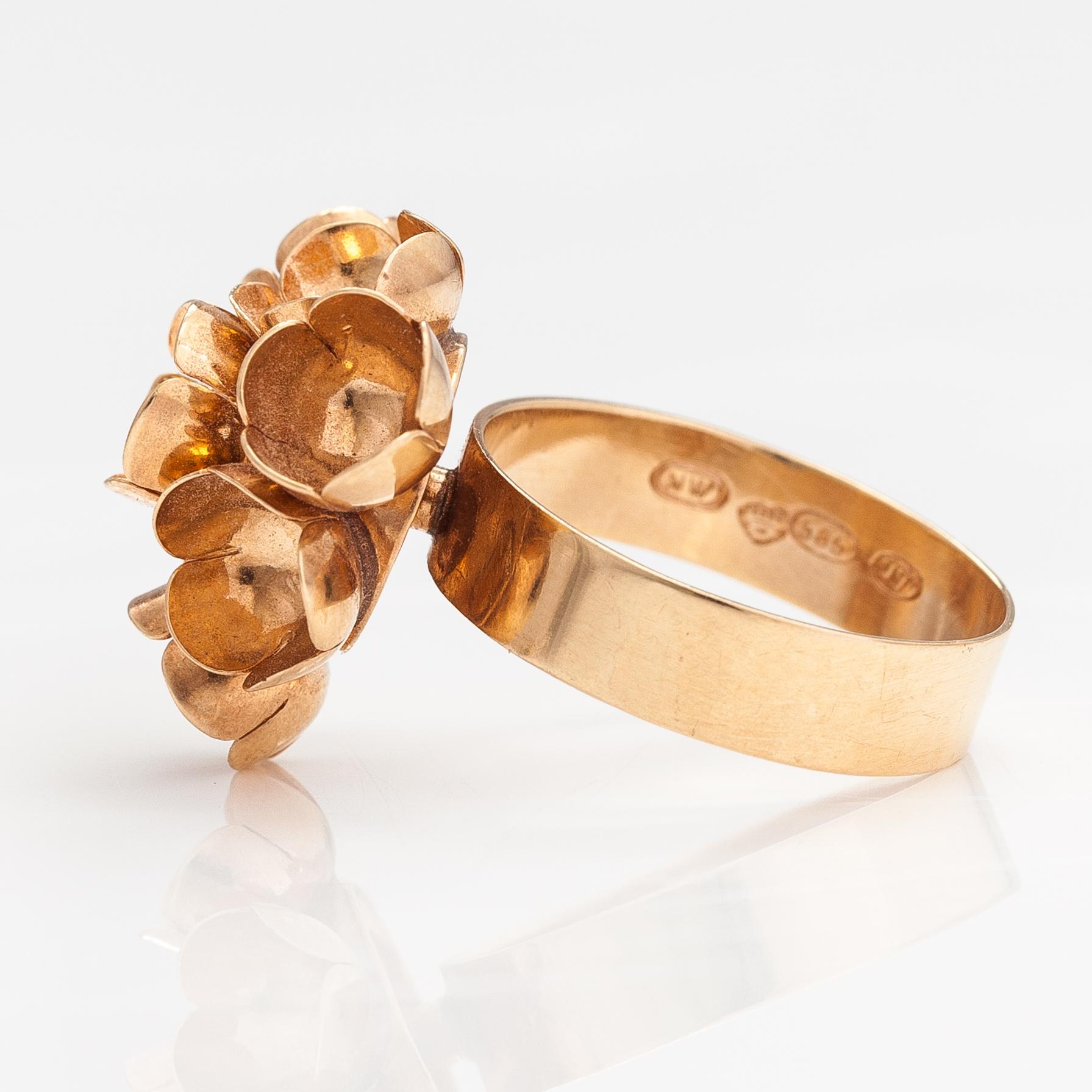Liisa Vitali, A 14K gold ring "Kevät". Westerback, Helsinki 1974.