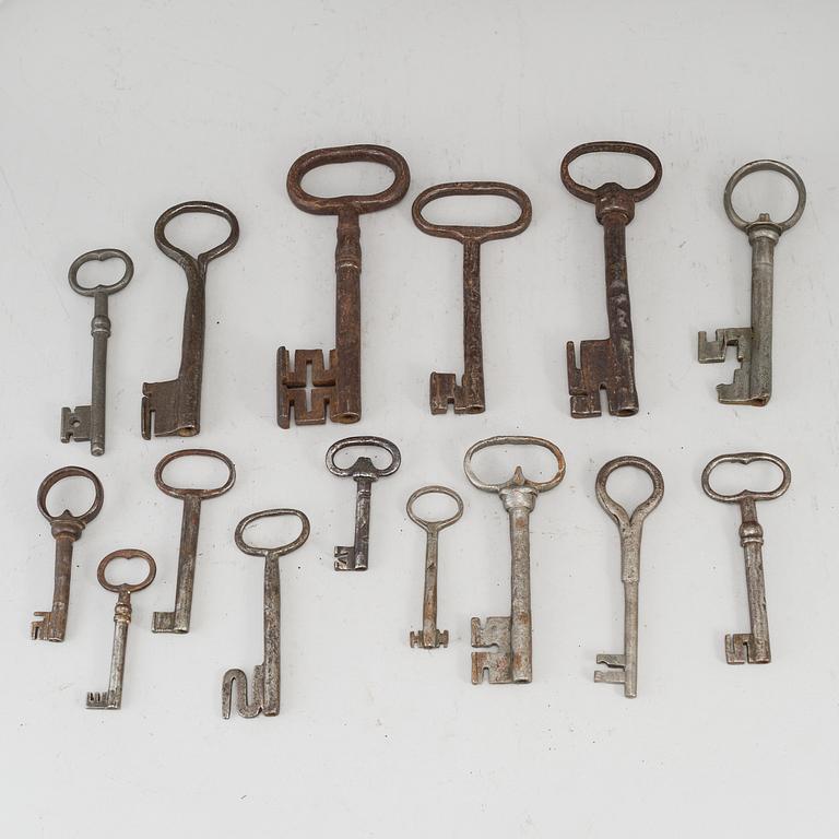 15 iron keys, 18th/19th century.