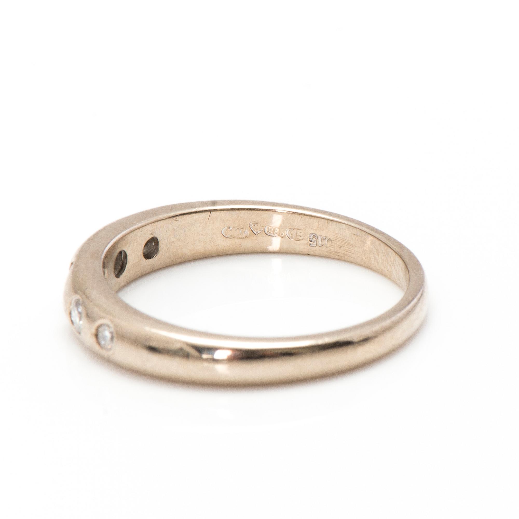 A 14K white gold ring with diamonds ca. 0.15 ct in total. Estetika Oy, Helsinki 2000.