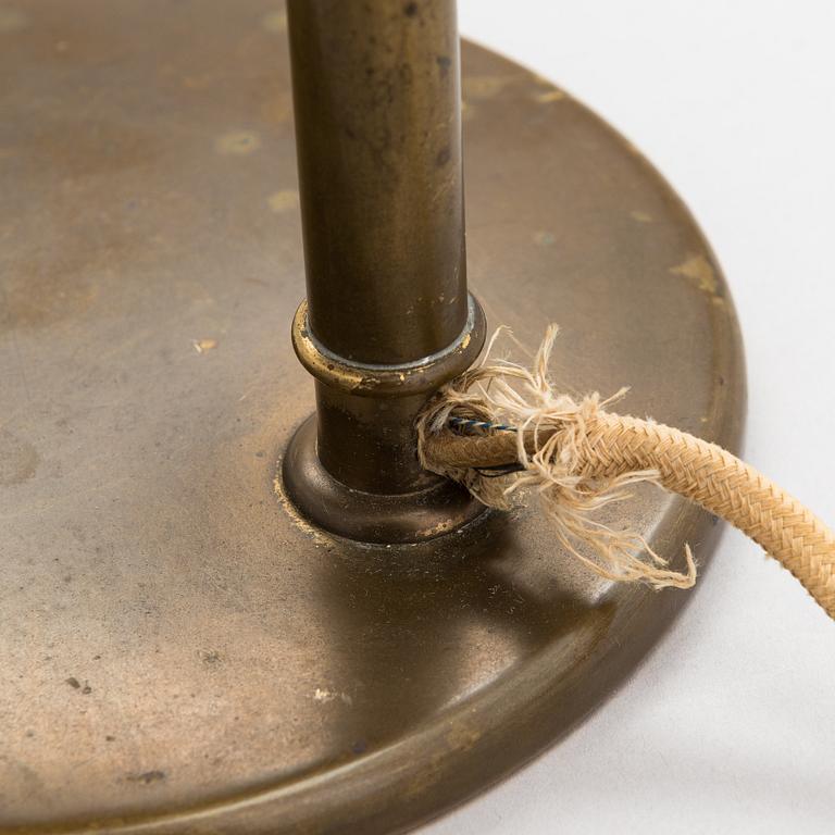 Paavo Tynell, pöytävalaisin, malli 9209, Taito Oy 1940-luku.