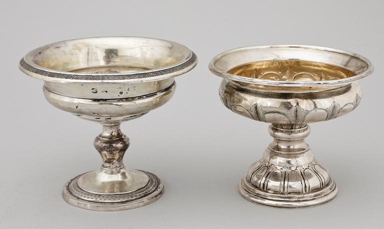 SKÅLAR PÅ FOT, 2 st, silver, bla Österrike, 1800-tal.