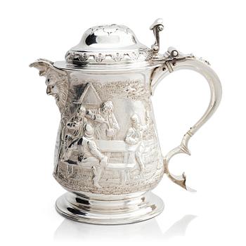 305. Richard Gurney & Co, dryckeskanna/presentationstrofé med lock, silver, London 1752.