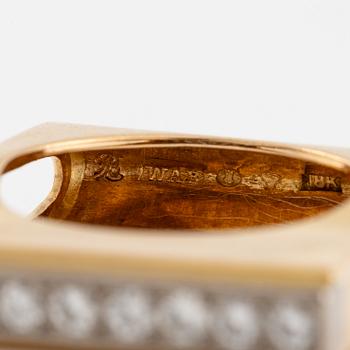 A W.A. Bolin ring in 18K gold set with round brilliant-cut diamonds.