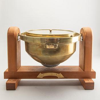 A brass ships compass, Glasgow, first half of the 20th century.